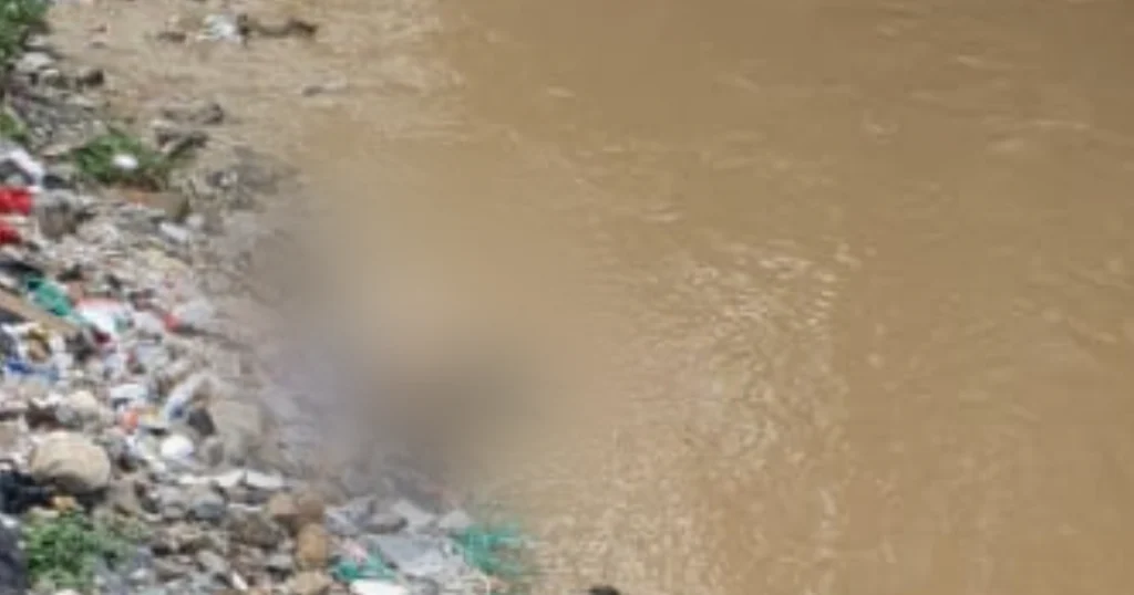 El hombre fue hallado a orillas de la quebrada la García en Bello