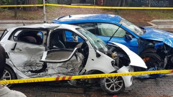 En medio de la grabación de un reto viral, los jóvenes impactaron con su vehículo a otro carro en el que se encontraba el menor.
