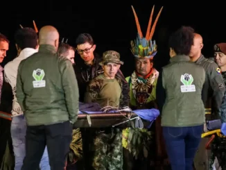Llegada de los niños indígena a la base de CATAM