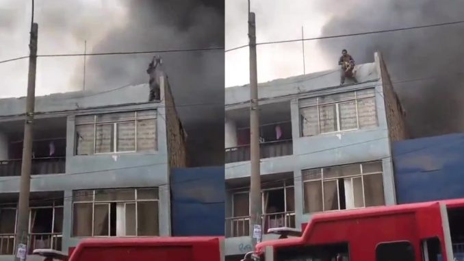 Colombiano rescató perros de incendio en Perú
