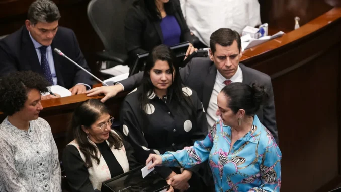 Las vacaciones de los congresistas pasaran a durar 3 meses.