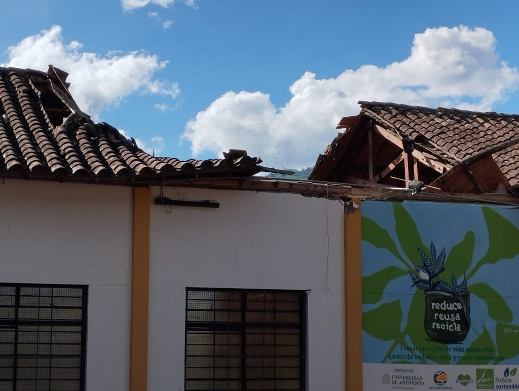 Caída de techo de Biblioteca en Barbosa