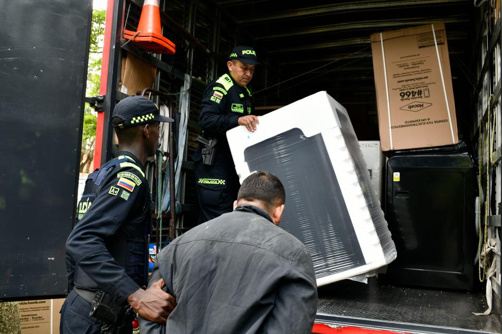 Vehículo cargado con electrodomésticos 
