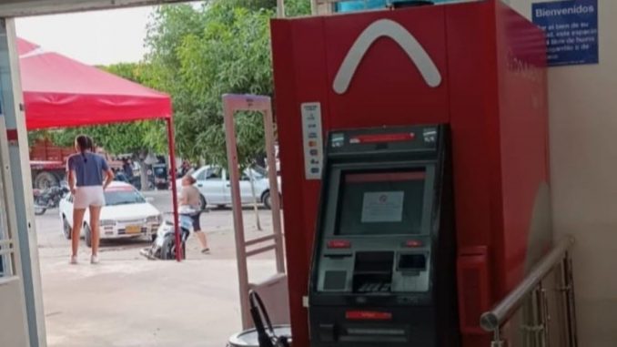 Cajero regaló plata en La Guajira