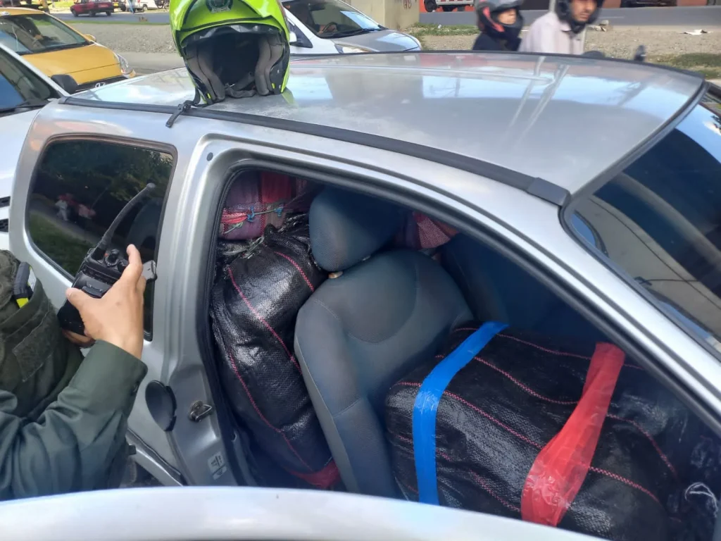 Carro-con-marihuana-inmovilizado-en-Copacabana