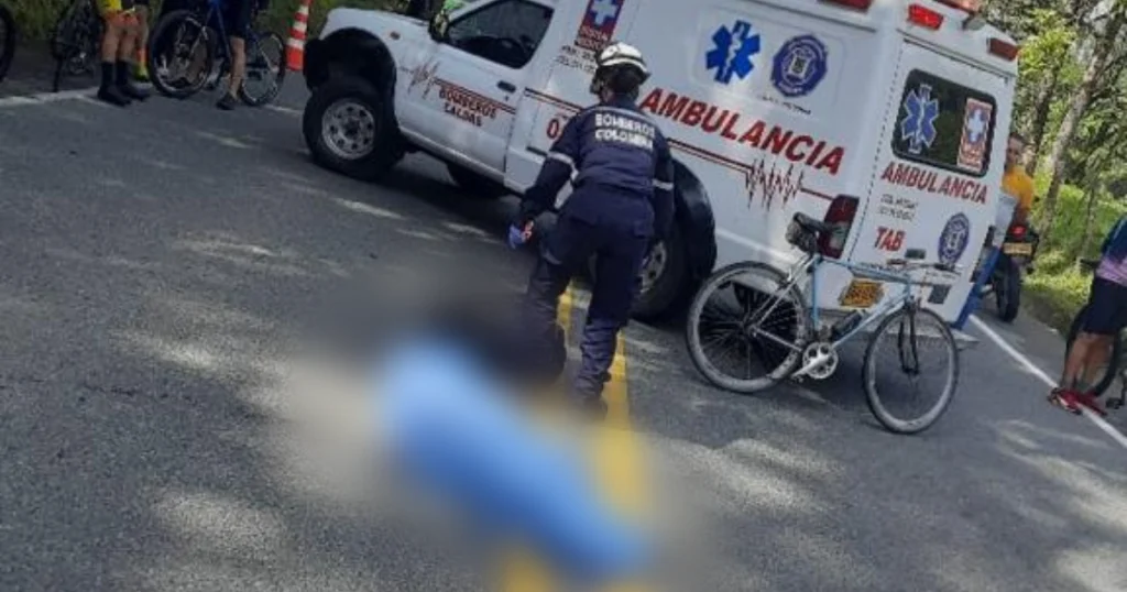 El accidente del ciclista fue atendido por el Cuerpo de Bomberos de Caldas. 