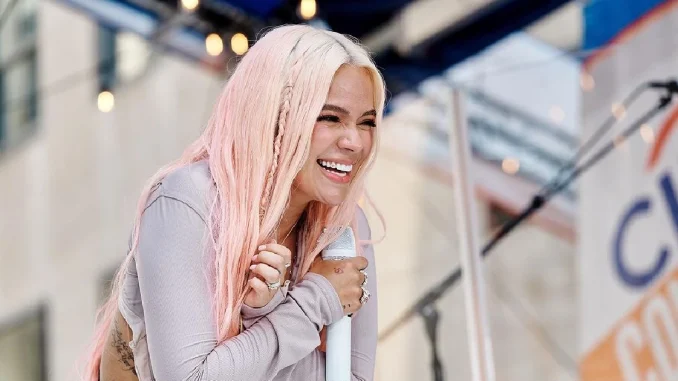 Karol G sorprendió con su pinta en el estreno mundial de la película Barbie.