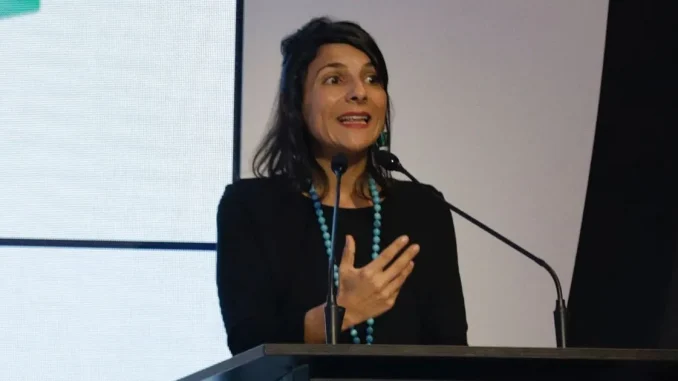 La-ministra-Irene-Velez