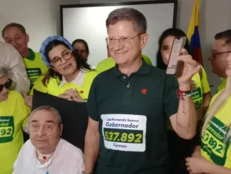 El exfuncionario de la gobernación, Luis Fernando Suárez, oficializó su candidatura con su movimiento Unidos por Antioquia.
