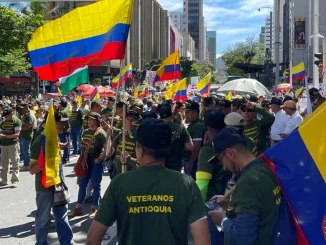 La marcha de reservistas recorrió toda la Avenida Oriental.