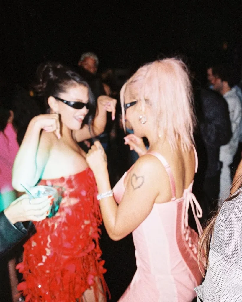 Selena-Gomez-y-Karol-G