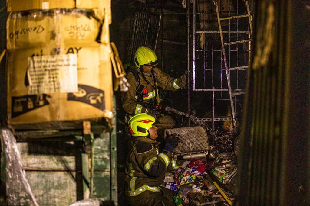 Incendio en Bodega en Cristo Rey