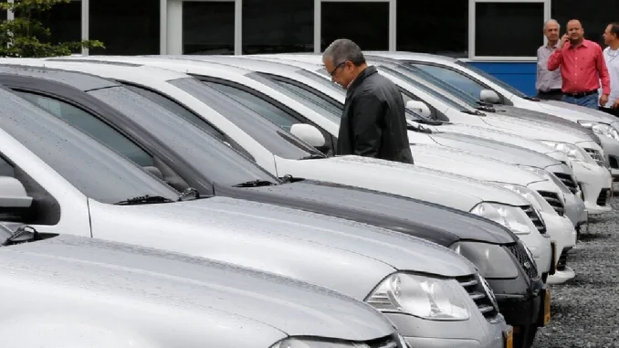 El ranking analizó el salario anual promedio de Colombia y que proporción de él se tiene que gastar una persona para comprar un carro.