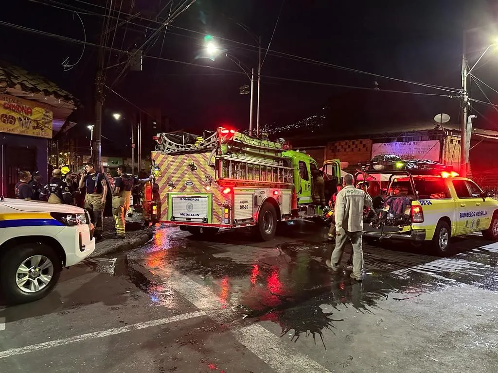 El incendio en el Centro comprometió los 4 pisos del edificio y afectó 3 locales comerciales. 