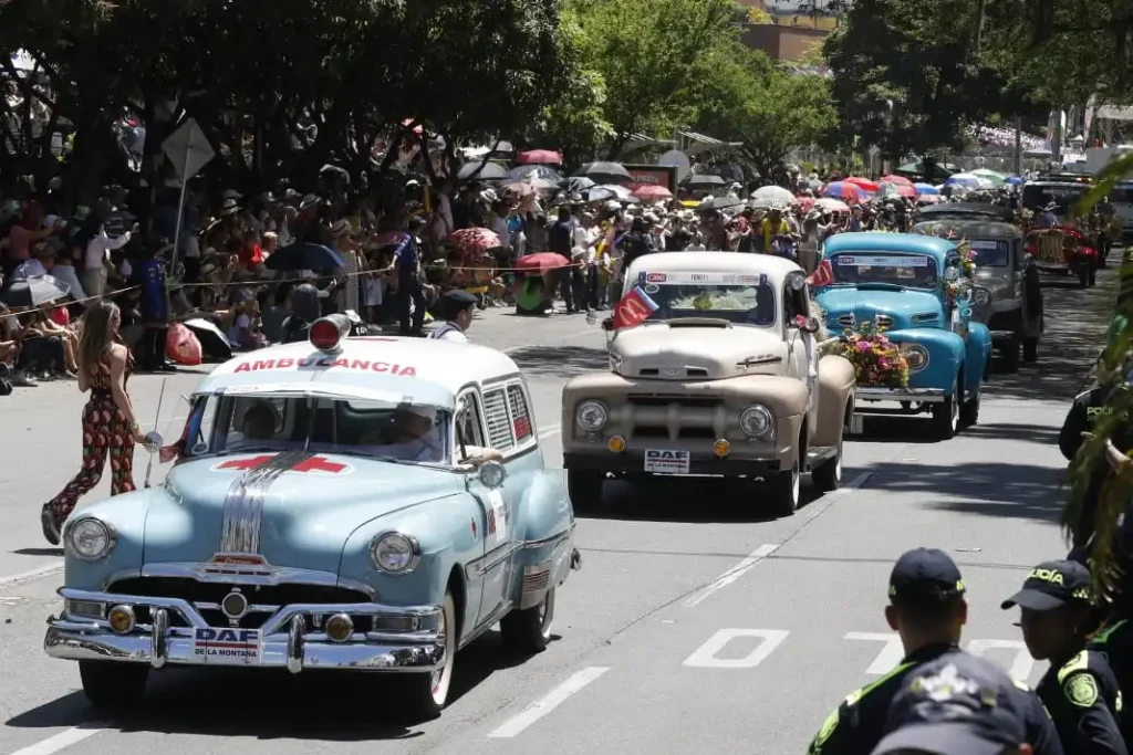 El Desfile de Autos Clásicos y Antiguos de la Feria de la Flores homenajeó los vehículos de trabajo.