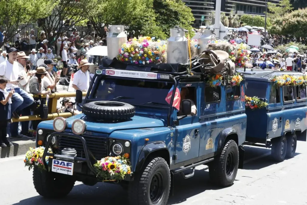 El Desfile de Autos Clásicos y Antiguos de la Feria de la Flores homenajeó los vehículos de trabajo.