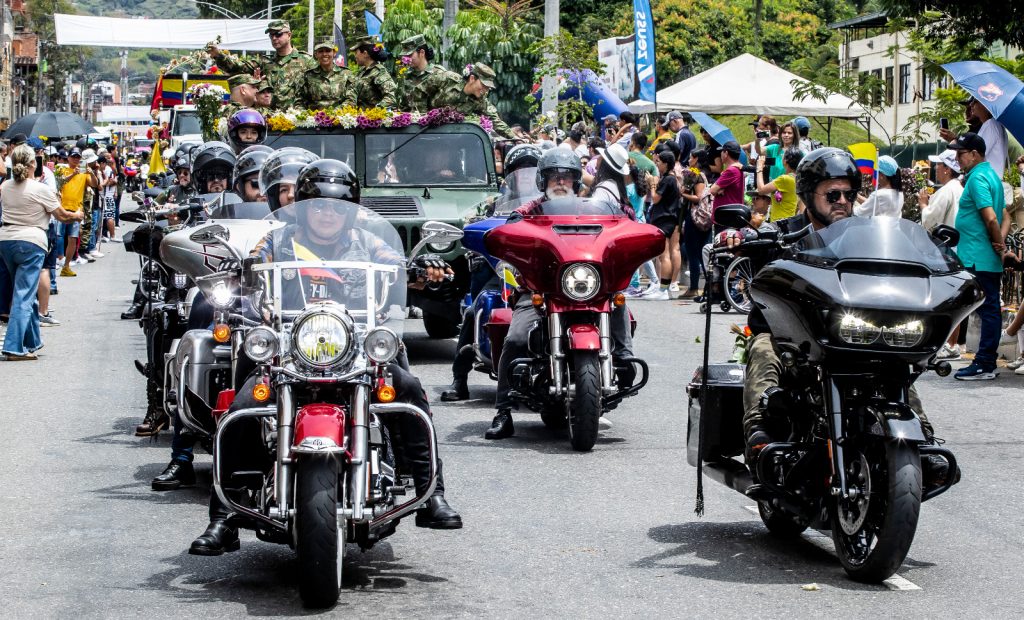 Así fue el desfile de motos Héroes de la Patria de la Feria de las Flores.