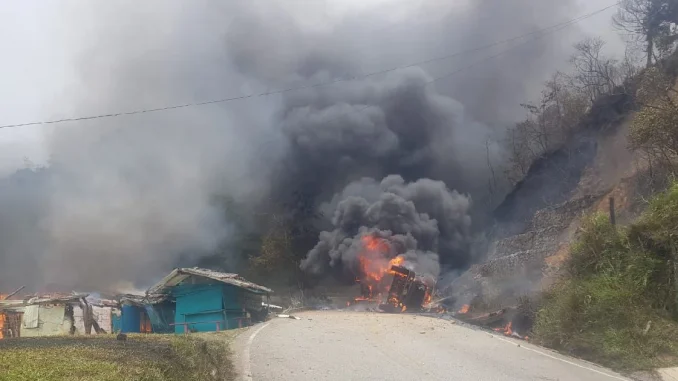El accidente ocurrió cuando el camión, al parecer, perdió el control mientras transitaba en el sector El Alto de Guatapé.