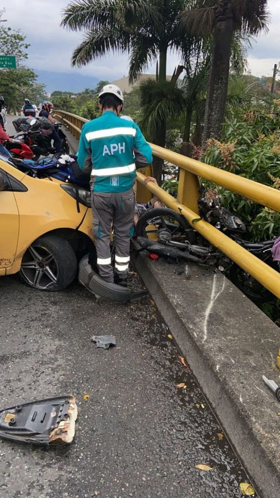 Pese al golpe, el hombre solo tuvo lesiones leves.