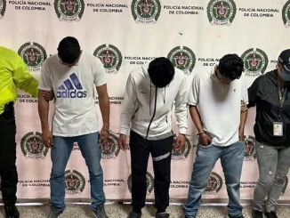 Los hombres, junto a otros tres sujetos, fueron acusados de haber asfixiado y asesinado a otro recluso en la estación de Policía en Medellín.