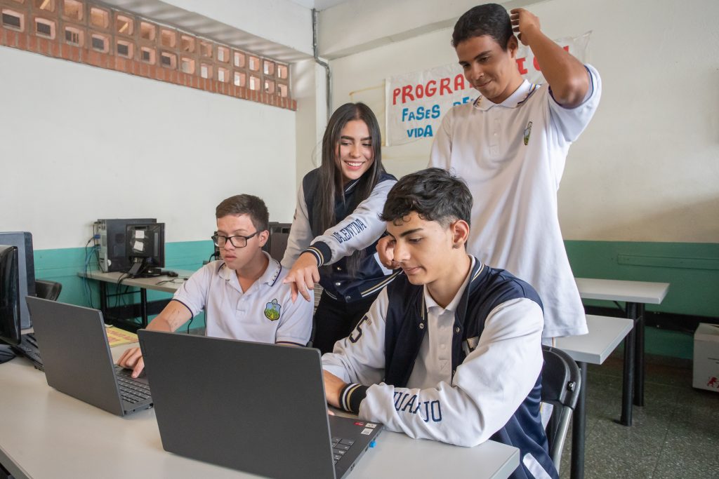 Para postularse a las becas de inglés de la Alcaldía de Medellín solo se necesita tener entre 16 y 59 años. 