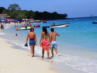 Los turistas tuvieron que ser acompañados por los guardacostas de Cartagena.