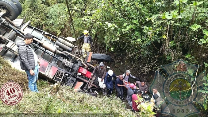 El accidente se presentó porque, al parecer, el camión perdió el control cuando se movilizaba por zona rural de Yarumal.