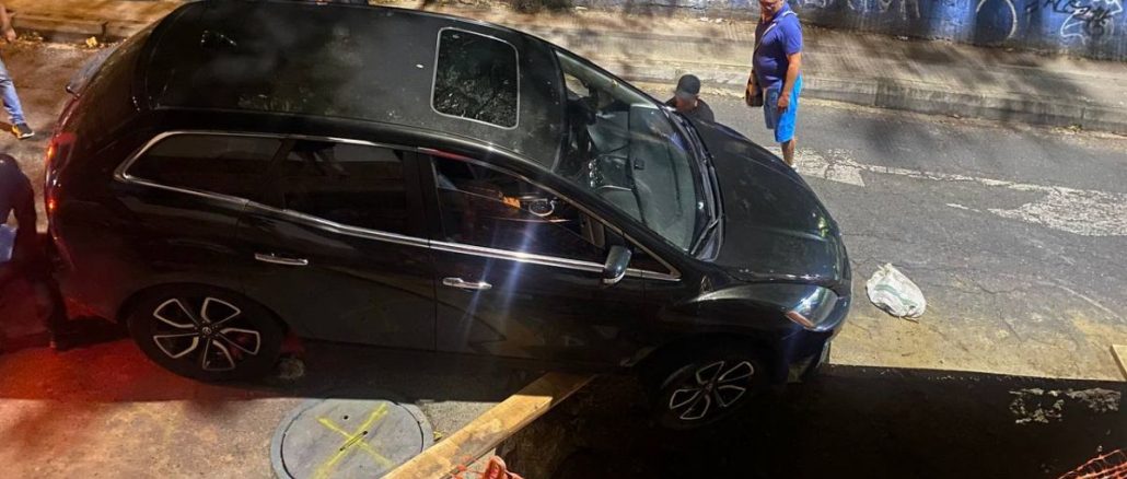 Carro en La Floresta