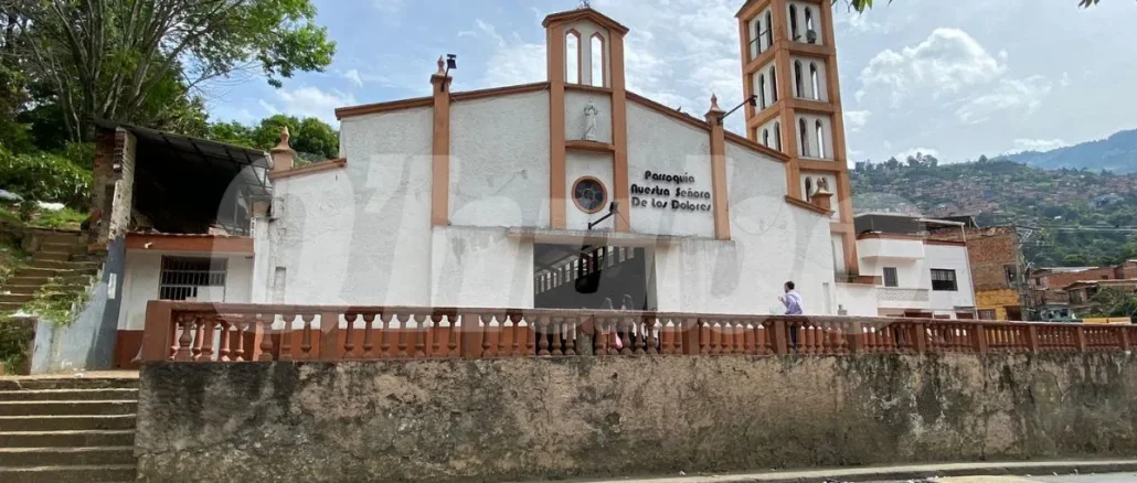 Hombre-cayó-desde-el-techo-de-una-iglesia- (1)