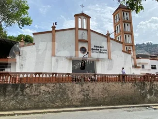 Hombre-cayó-desde-el-techo-de-una-iglesia- (1)