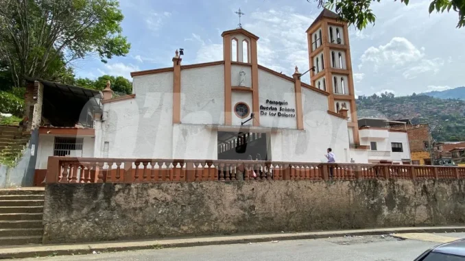 Hombre-cayó-desde-el-techo-de-una-iglesia- (1)
