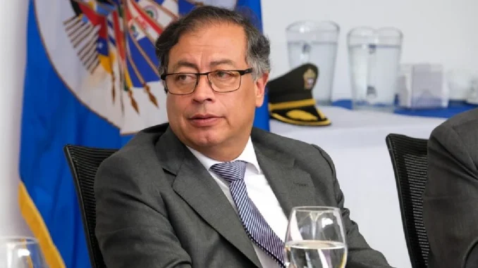El presidente Gustavo Petro hizo una propuesta sobre el transporte público que generó muchas críticas.