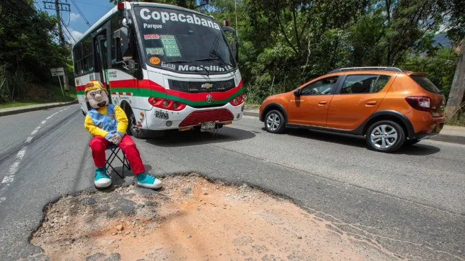 Via-a-Machado-parece-una-trocha