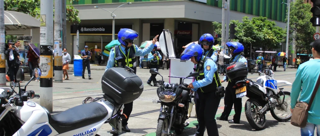 En los últimos días se han intensificado los operativos para multar e inmovilizar los vehículos infractores en la zona del Tranvía de Ayacucho.