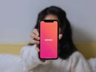Los estafadores de Tinder analizan a las personas y buscan un perfil muy específico, para poder engañarlos y sacarles dinero.