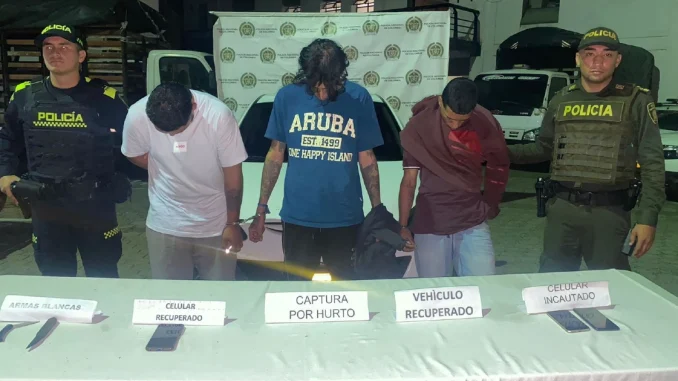 Tres hombres capturados por el robo y secuestro de un conductor de plataformas.
