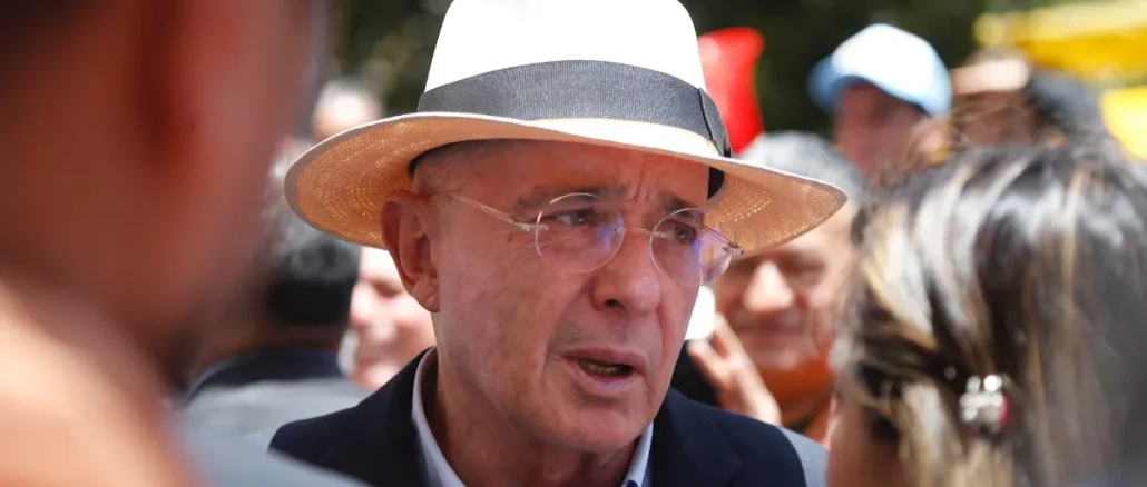 El-expresidente-Alvaro-Uribe-Velez