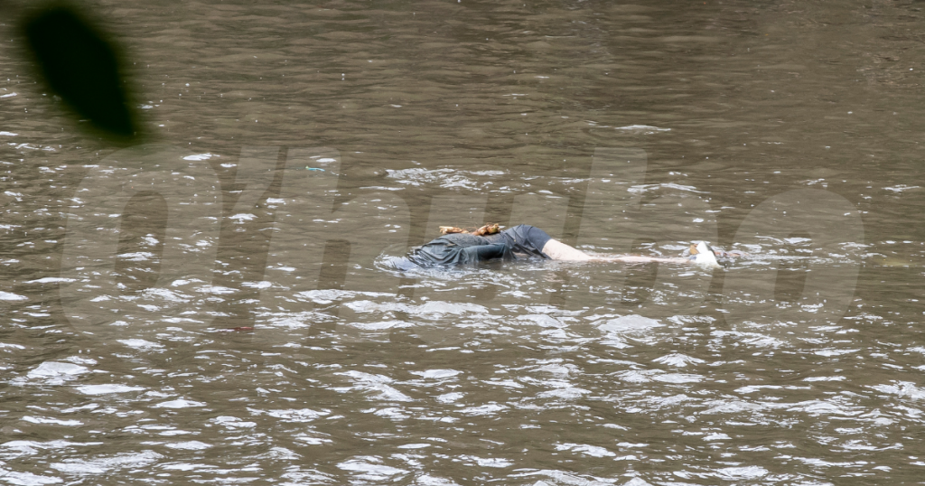 CUERPO EN EL RÍO MEDELLÍN
