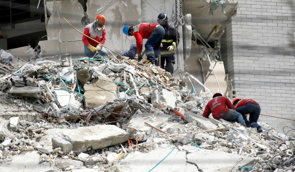 Operativos de rescate en el edificio Space 