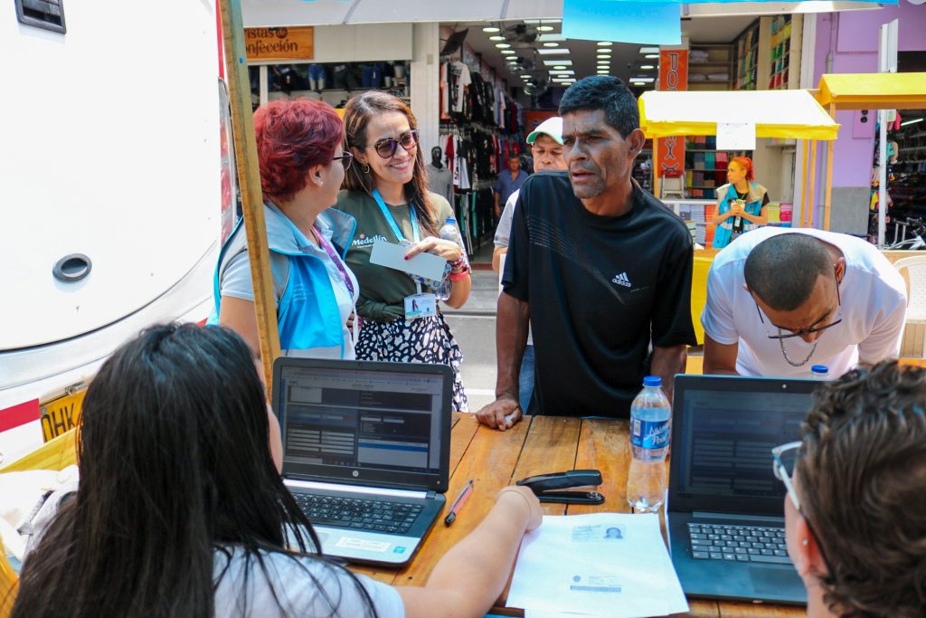 Feria de empleo en el Parque de las Luces
